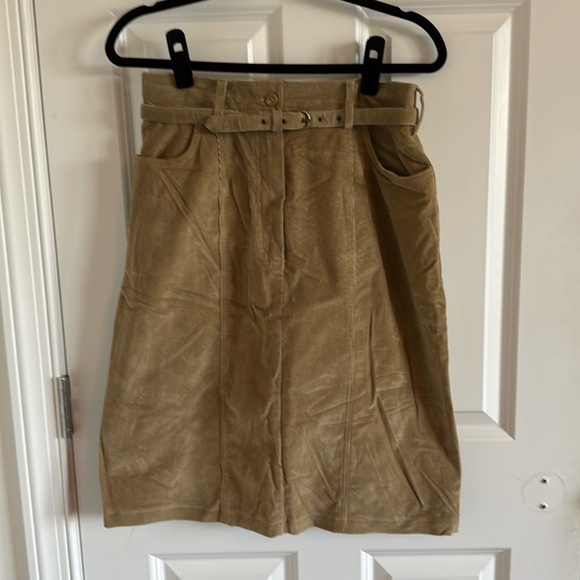 Harve Bernard Size 8 Tan corduroy Skirt - Picture 1 of 7